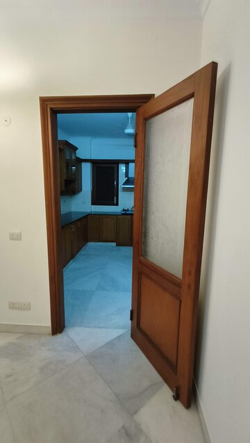 Room in 3 BHK Apartment at Florence Nightingale Lane, Green Park – for Rent