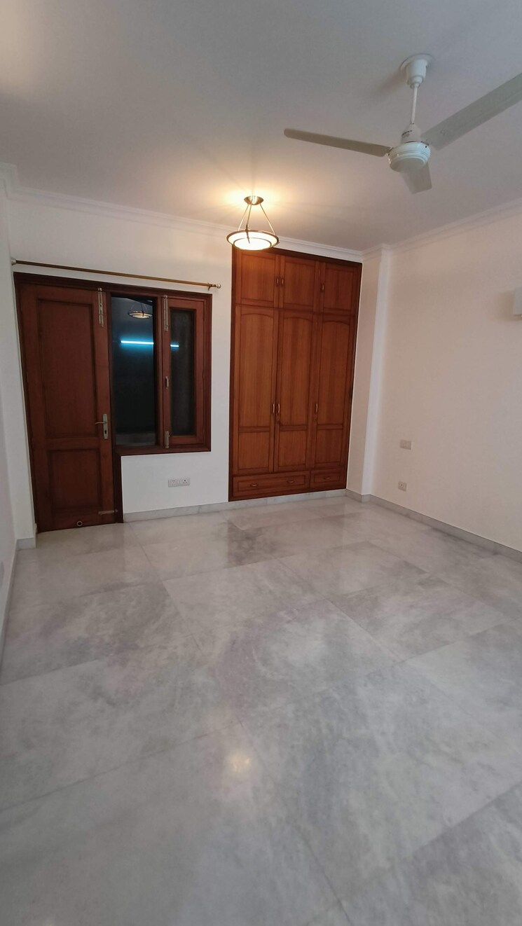 Room, florence-nightingale-lane 3 Bedroom 2000 Sq.Ft. Apartment In Green Park Delhi 8856090