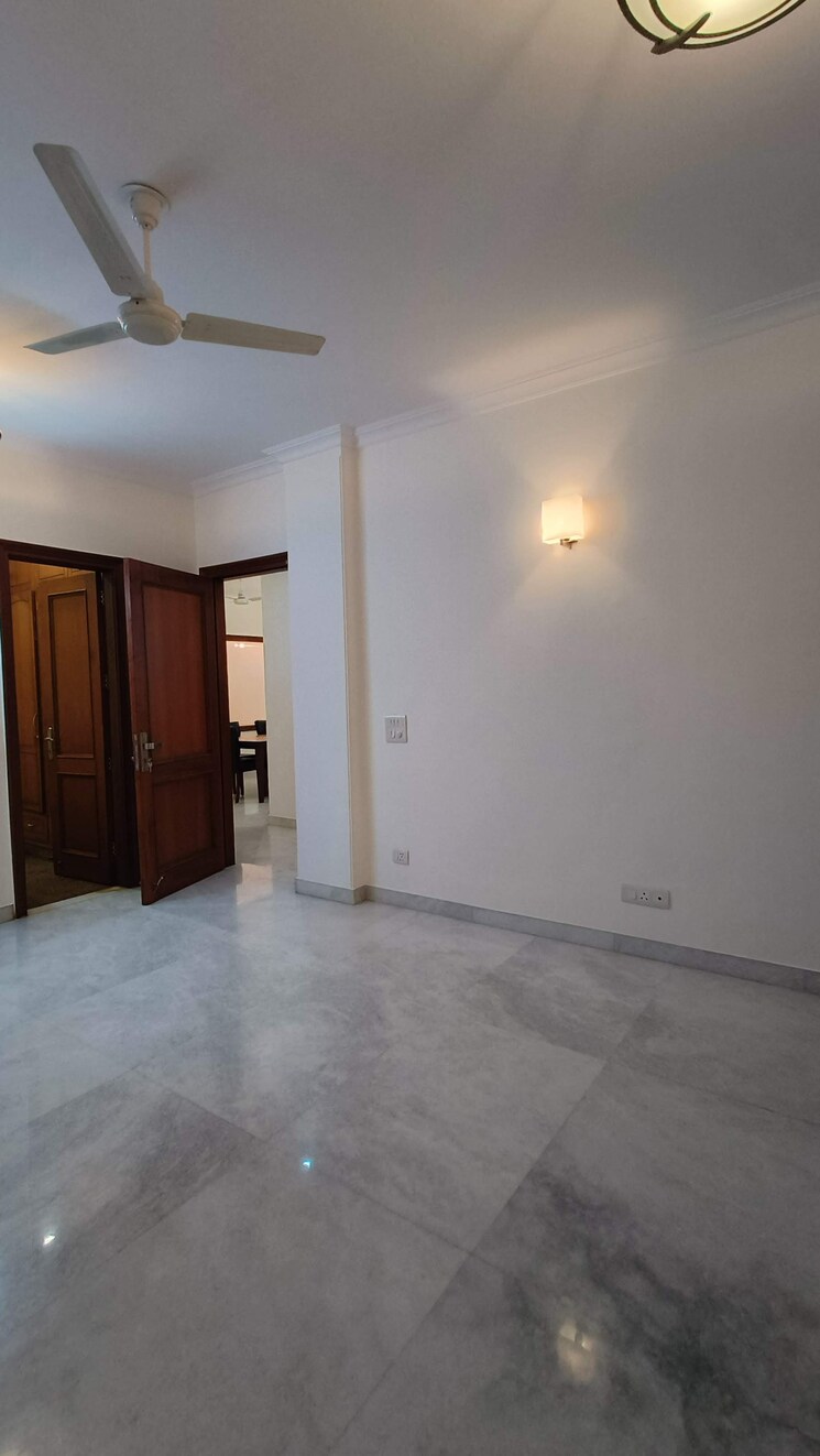 Room, florence-nightingale-lane 3 Bedroom 2000 Sq.Ft. Apartment In Green Park Delhi 8856090