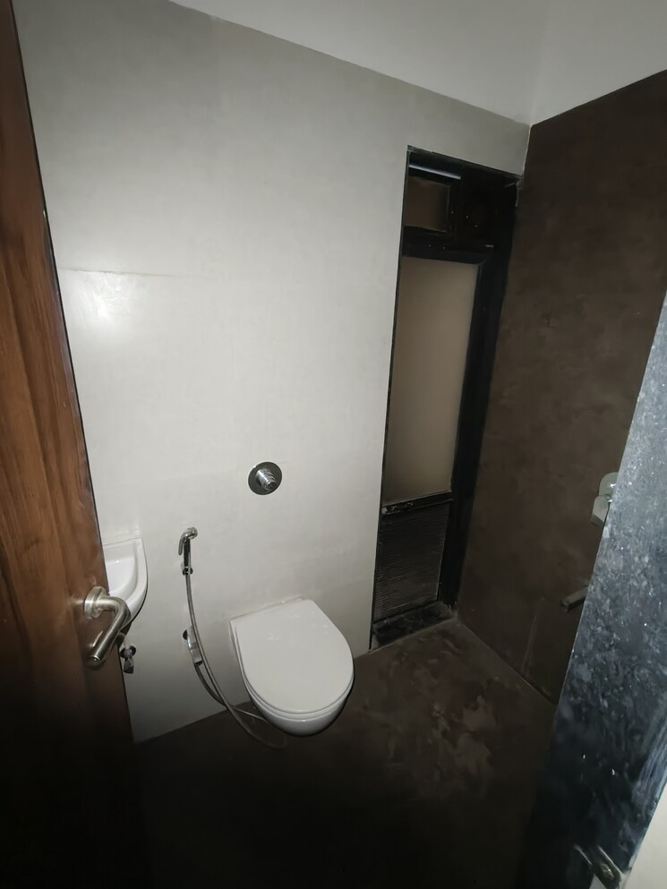 Bathroom, shrushti-pride-datta-prasanna-chs 3 Bedroom 805 Sq.Ft. Apartment In Naupada Thane 8856624