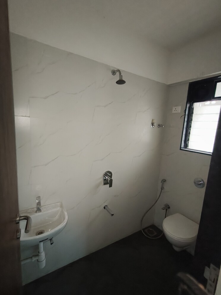 Bathroom, shrushti-pride-datta-prasanna-chs 3 Bedroom 805 Sq.Ft. Apartment In Naupada Thane 8856624