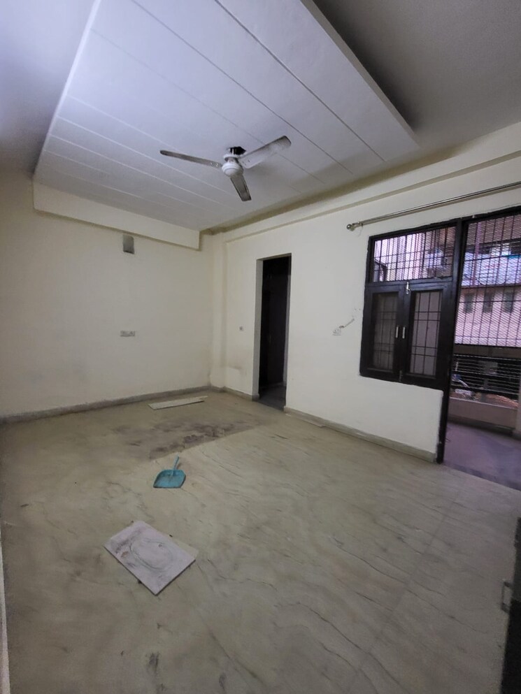 Room, sector 43 3 Bedroom 202 Sq.Yd. Apartment In Sector 43 Faridabad 8856446