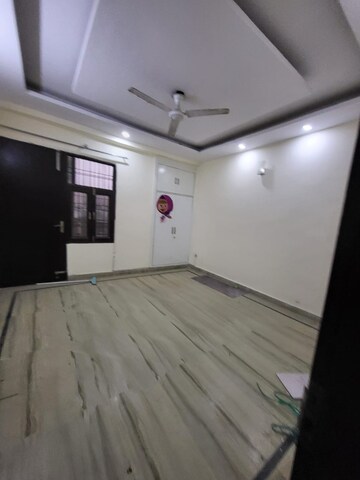 Room in 3 BHK Apartment at Sector 43 – for Sale