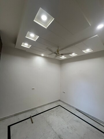 Furnished Amenities in 3 BHK Builder Floor at Sector 9 – for Rent