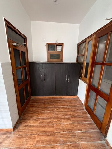 Room in 3 BHK Builder Floor at Sector 9 – for Rent