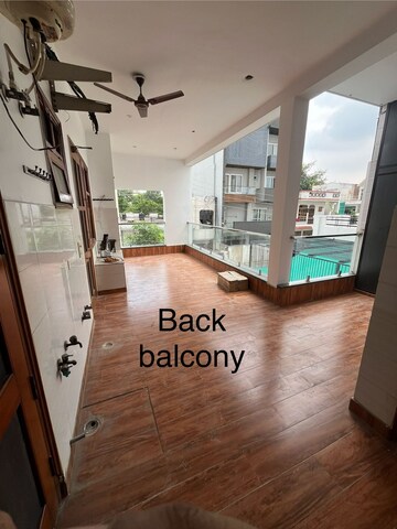 Parking in 3 BHK Builder Floor at Sector 9 – for Rent