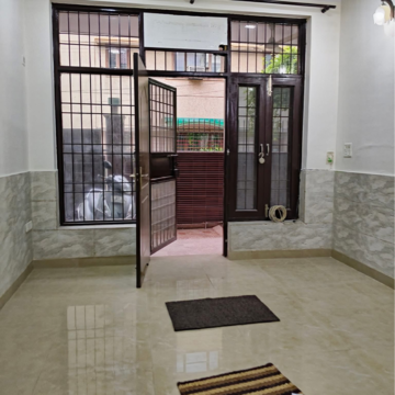 Room in 2 BHK Builder Floor at Ansal Plaza Sector-23, Carterpuri Village – for Rent