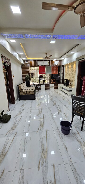 Team Area in 2 BHK Apartment at Atmaram Sadan, Vishnu Nagar – for Sale