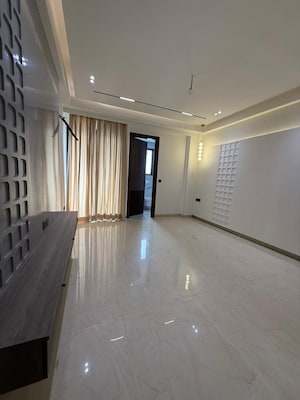 Building Lobby in 4 BHK Builder Floor at Ansal API Esencia, Sector 67 – for Sale