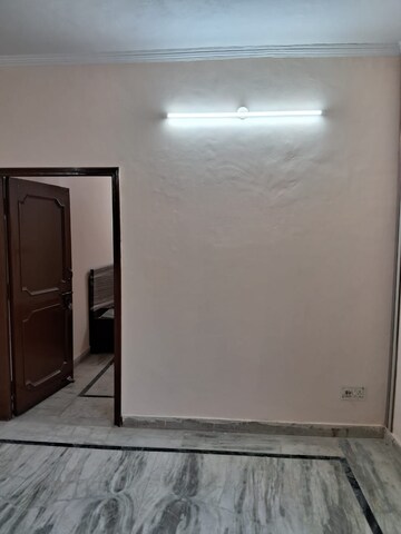 Room in 3 BHK Independent House at Hindon Vihar, Sector 49 – for Rent