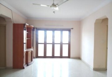 Room in 3 BHK Apartment at Indiranagar – for Rent