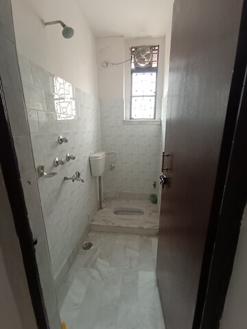 Bathroom in 2 BHK Apartment at Kidwaipuri – for Rent