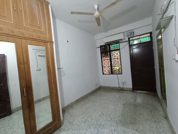 Room in 2 BHK Apartment at Kidwaipuri – for Rent