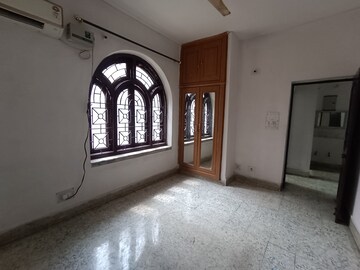 Room in 2 BHK Apartment at Kidwaipuri – for Rent