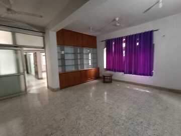 Room in 2 BHK Apartment at Kidwaipuri – for Rent