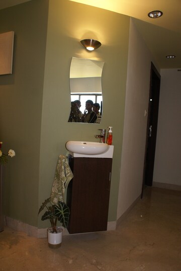 Furnished Amenities in 3 BHK Builder Floor at Lake Market – for Sale
