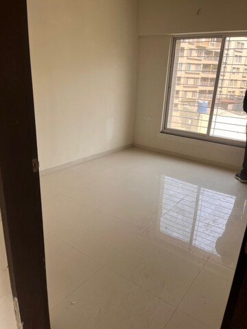 Room in 3 BHK Apartment at Mantra 29 Gold Coast, Tingre Nagar – for Rent
