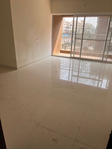Room in 3 BHK Apartment at Mantra 29 Gold Coast, Tingre Nagar – for Rent