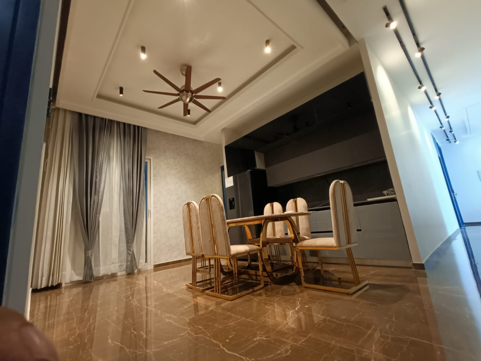 3 BHK + Extra Room Apartment For Rent in Singh Property