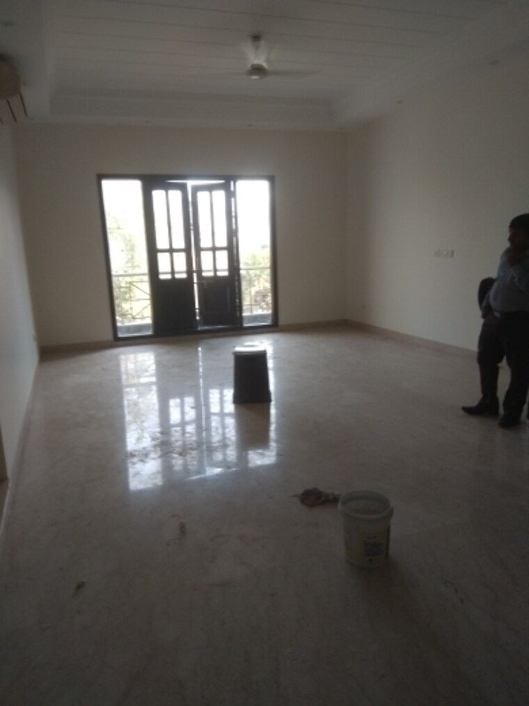 Room, new friends colony 4 Bedroom 500 Sq.Yd. Builder Floor In New Friends Colony Delhi 8857284