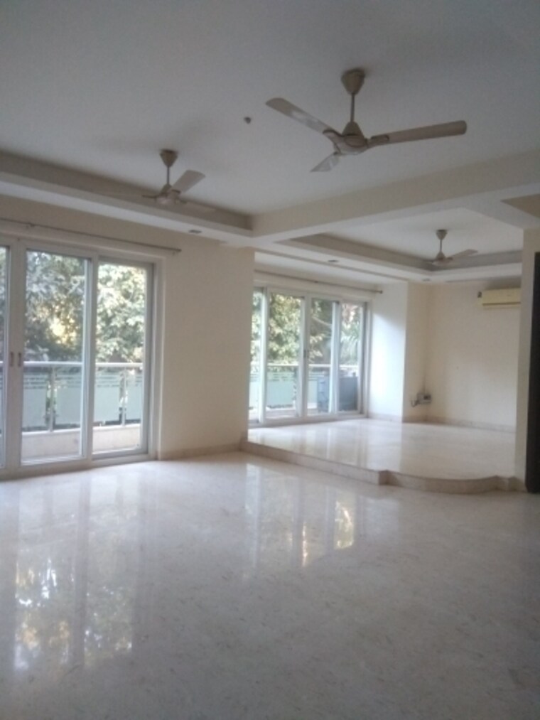 Room, new friends colony 4 Bedroom 500 Sq.Yd. Builder Floor In New Friends Colony Delhi 8857284