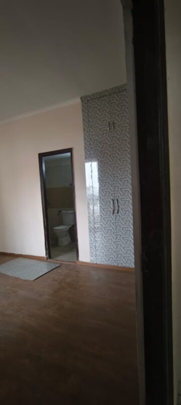 Room in 3 BHK Apartment at Amrapali Golf Homes, Sector 4 Greater Noida – for Rent