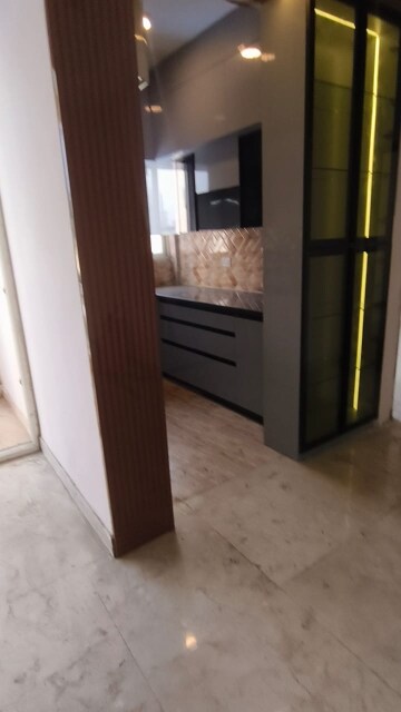 Room in 3 BHK Apartment at Amrapali Golf Homes, Sector 4 Greater Noida – for Rent