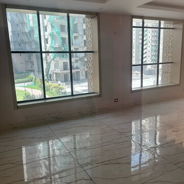 Room in 3 BHK Apartment at Amrapali Dream Valley – for Sale