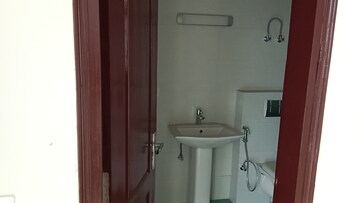 Bathroom in 3 BHK Apartment at Omaxe Waterscapes, Gomti Nagar – for Rent