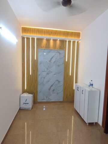 Room in 1.5 BHK Apartment at Prateek Grand City, Siddharth Vihar – for Rent