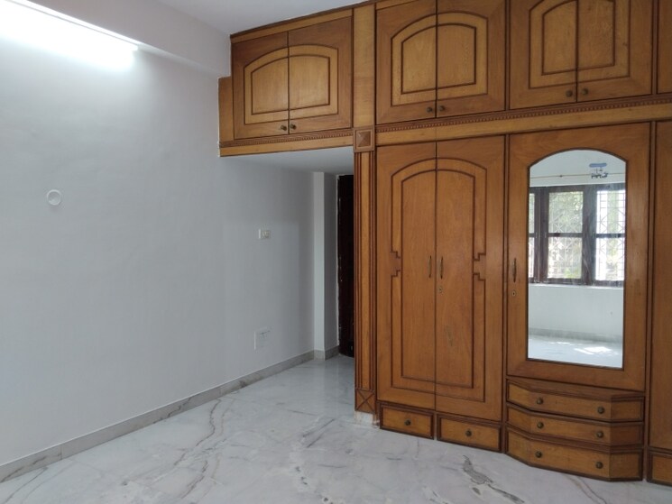 Room, indiranagar 3 Bedroom 1650 Sq.Ft. Apartment In Indiranagar Bangalore 8857812