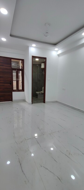 Room in 3 BHK Builder Floor at Palm Residency Chhatarpur, Chattarpur – for Rent