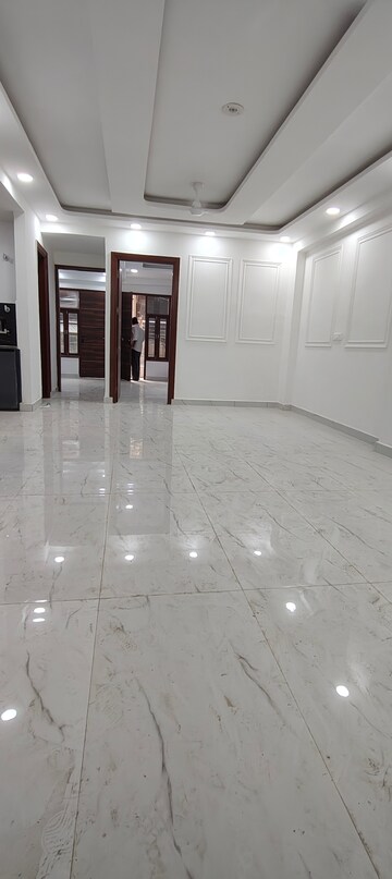 Room in 3 BHK Builder Floor at Palm Residency Chhatarpur, Chattarpur – for Rent