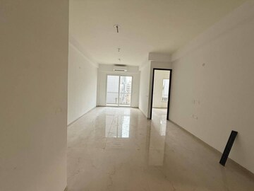 Room in 3 BHK Apartment at Smart World Orchard, Sector 61 – for Rent