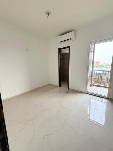 Room in 3 BHK Apartment at Smart World Orchard, Sector 61 – for Rent