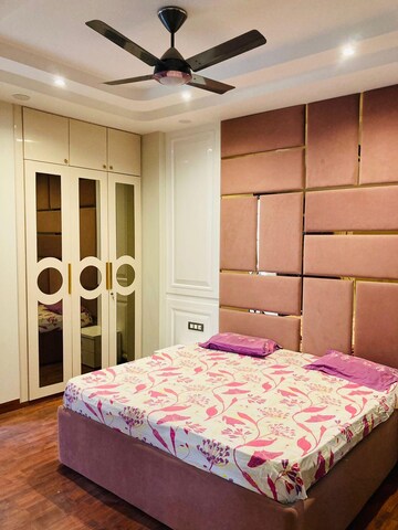 Bedroom in 3 BHK Builder Floor at DLF City Phase IV, Dlf Phase iv – for Rent