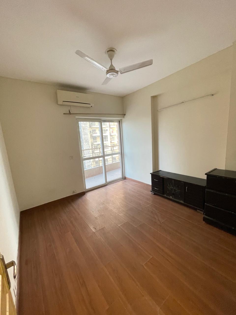 3 BHK + Servant Room Apartment For Sale in Bptp The Resort Sector 75