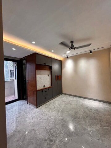 Room in 3 BHK Builder Floor at Dwarka Mor – for Sale