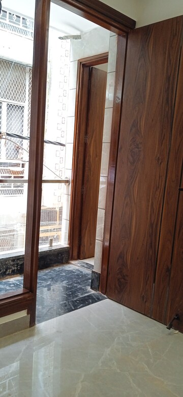 Room in 2 BHK Builder Floor at Igi Airport Area – for Sale