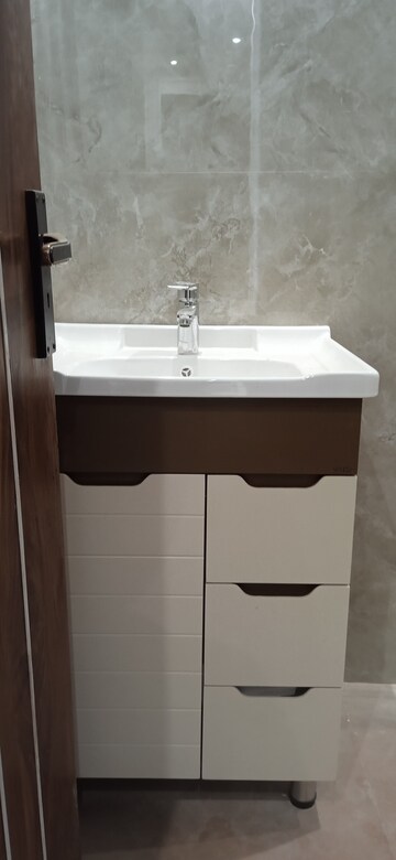 Bathroom in 2 BHK Builder Floor at Igi Airport Area – for Sale