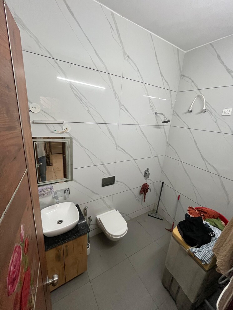 Bathroom, aamwala 4 Bedroom 100 Sq.Yd. Independent House In Aamwala Dehradun 8857974