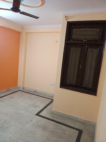 Room in 2.5 BHK Builder Floor at Mayur Vihar – for Rent