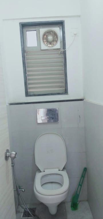 Bathroom in 1 BHK Apartment at City View Apartments, Lower Parel – for Rent