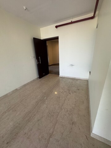 Room in 2 BHK Apartment at Kalpataru Paramount, Kapur Bawdi – for Sale