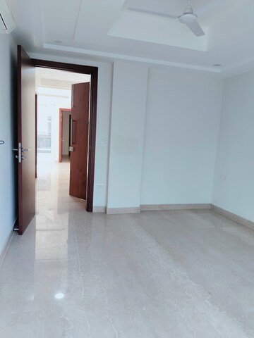 Room in 3 BHK Apartment at Shivalik Colony – for Rent