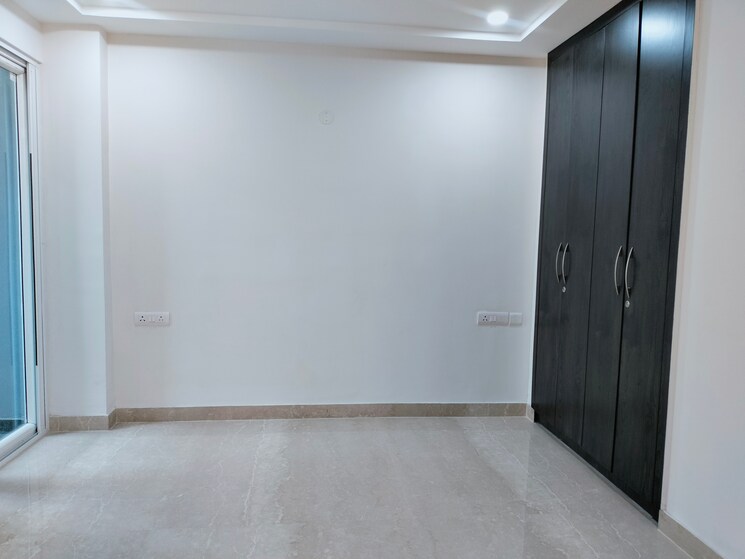Room, shivalik colony 3 Bedroom 1800 Sq.Ft. Apartment In Shivalik Colony Delhi 8858016