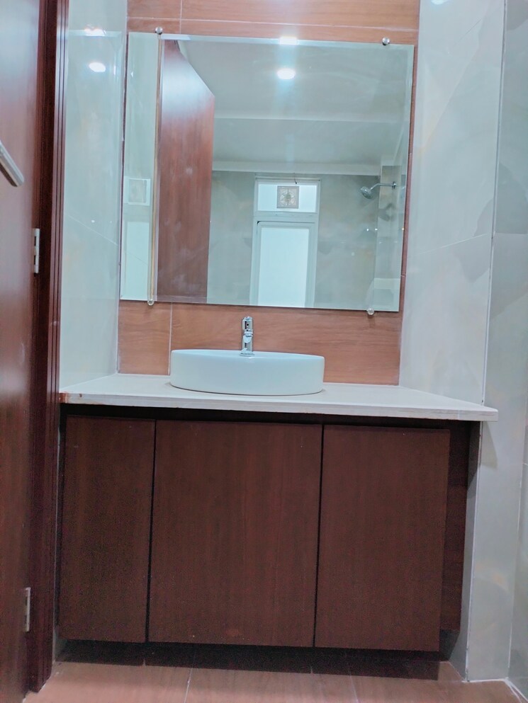 Bathroom, shivalik colony 3 Bedroom 1800 Sq.Ft. Apartment In Shivalik Colony Delhi 8858016