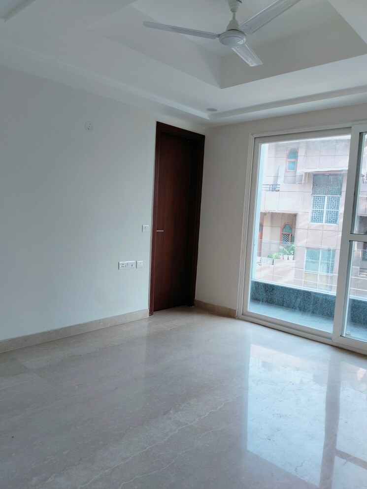 Room, shivalik colony 3 Bedroom 1800 Sq.Ft. Apartment In Shivalik Colony Delhi 8858016