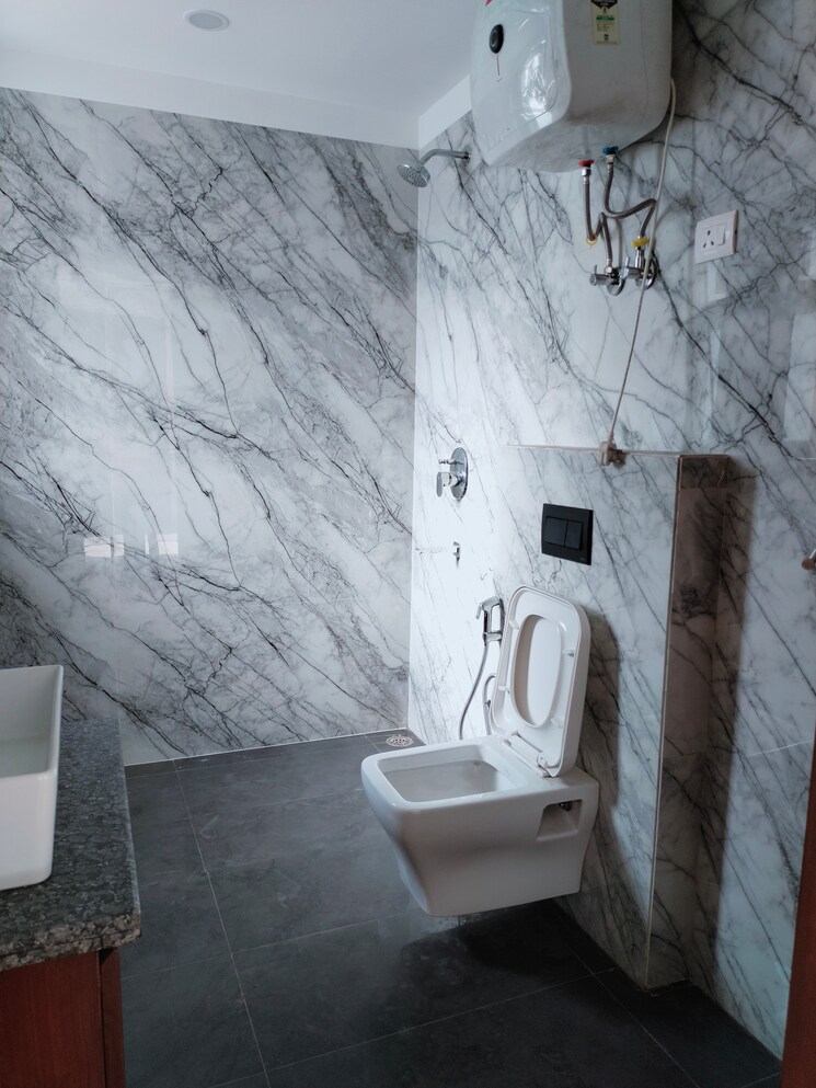 Bathroom, shivalik colony 3 Bedroom 1800 Sq.Ft. Apartment In Shivalik Colony Delhi 8858016