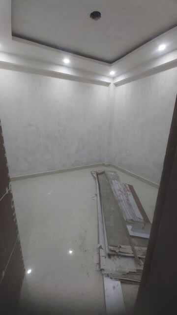 Room in 3.5 BHK Builder Floor at Mayur Vihar – for Sale